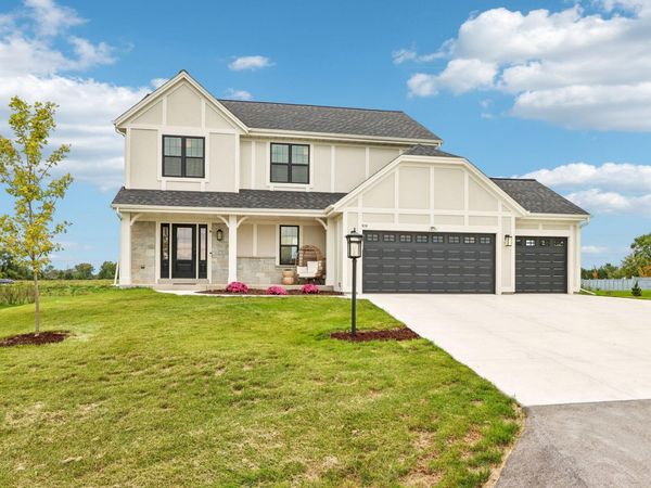 614 Twin Creeks Dr, Dousman, WI 53118