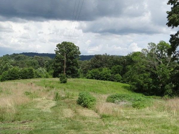 550 E Davis Rd , Cookeville, TN 38506