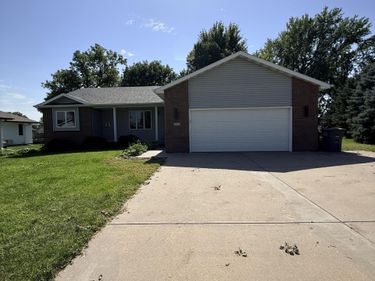 511 EAGLE Lane, UNDERWOOD, IA 51576
