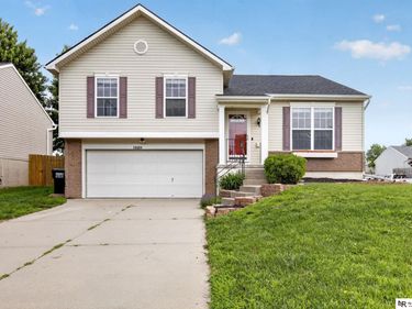 19604 V Street, Omaha, NE 68135