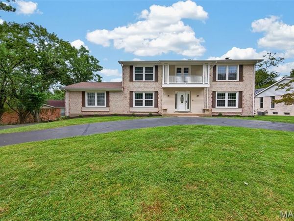 231 Renaldo Drive, Chesterfield, MO 63017