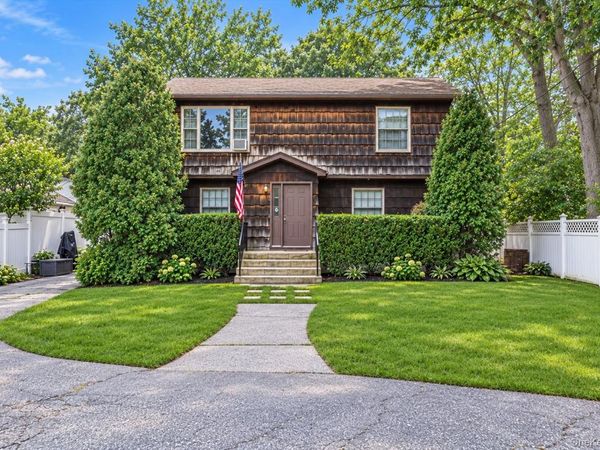 1045 Park Avenue , Huntington, NY 11743