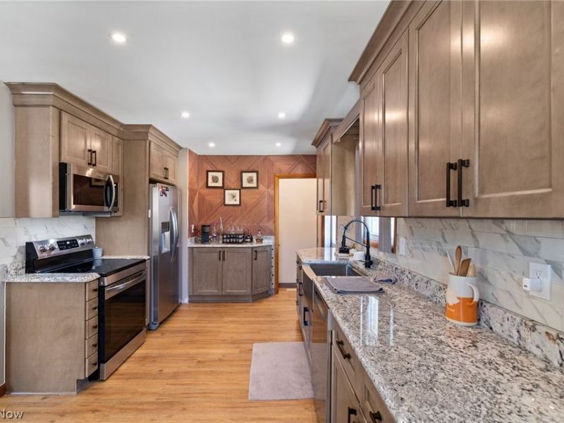 634 Parkview Avenue , Akron, OH 44310 Photo 7