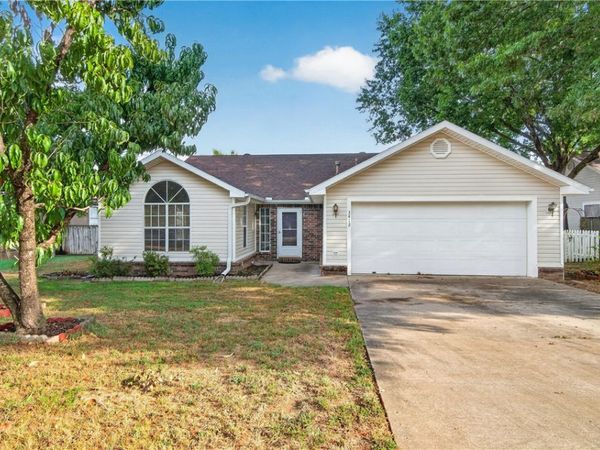 3412 Essex Drive , Fayetteville, AR 72704
