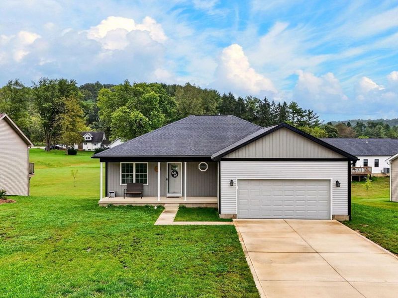 13922 Hemlock Parkway , Logan, OH 43138 Photo 2