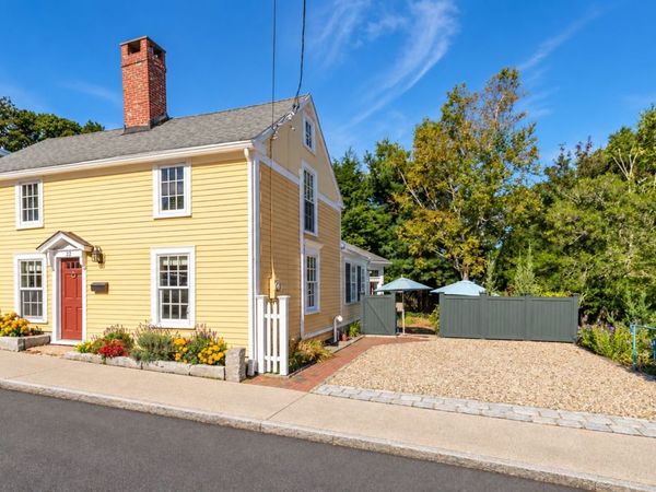 22 High St, Rockport, MA 01966
