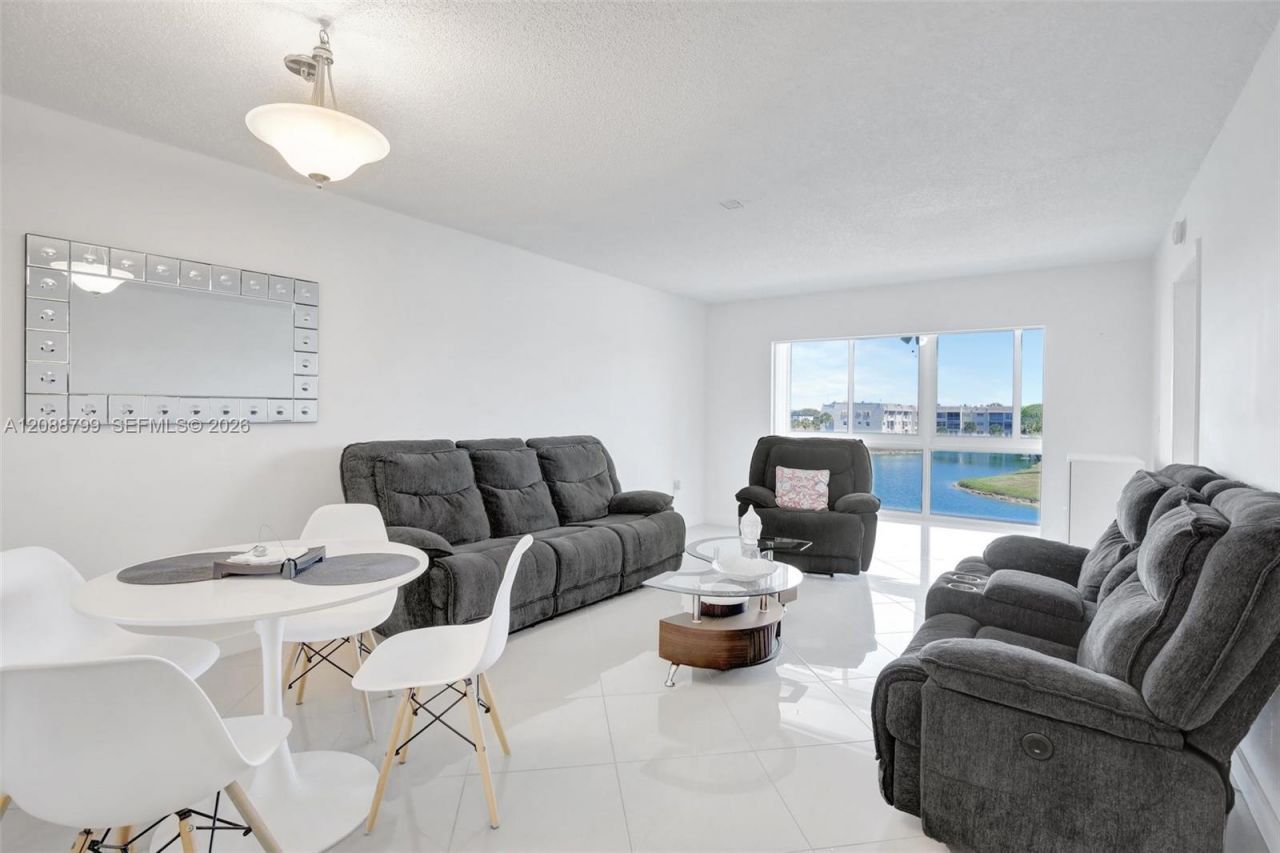 8400 Sunrise Lakes Blvd, Unit 312, Sunrise, FL 33322 Photo