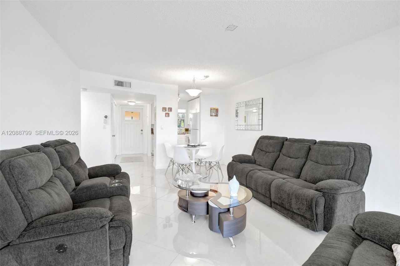 8400 Sunrise Lakes Blvd, Unit 312, Sunrise, FL 33322 Photo