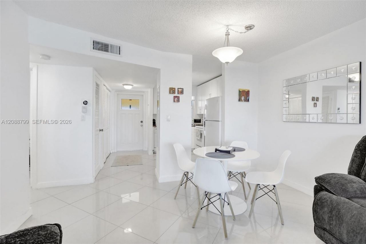 8400 Sunrise Lakes Blvd, Unit 312, Sunrise, FL 33322 Photo