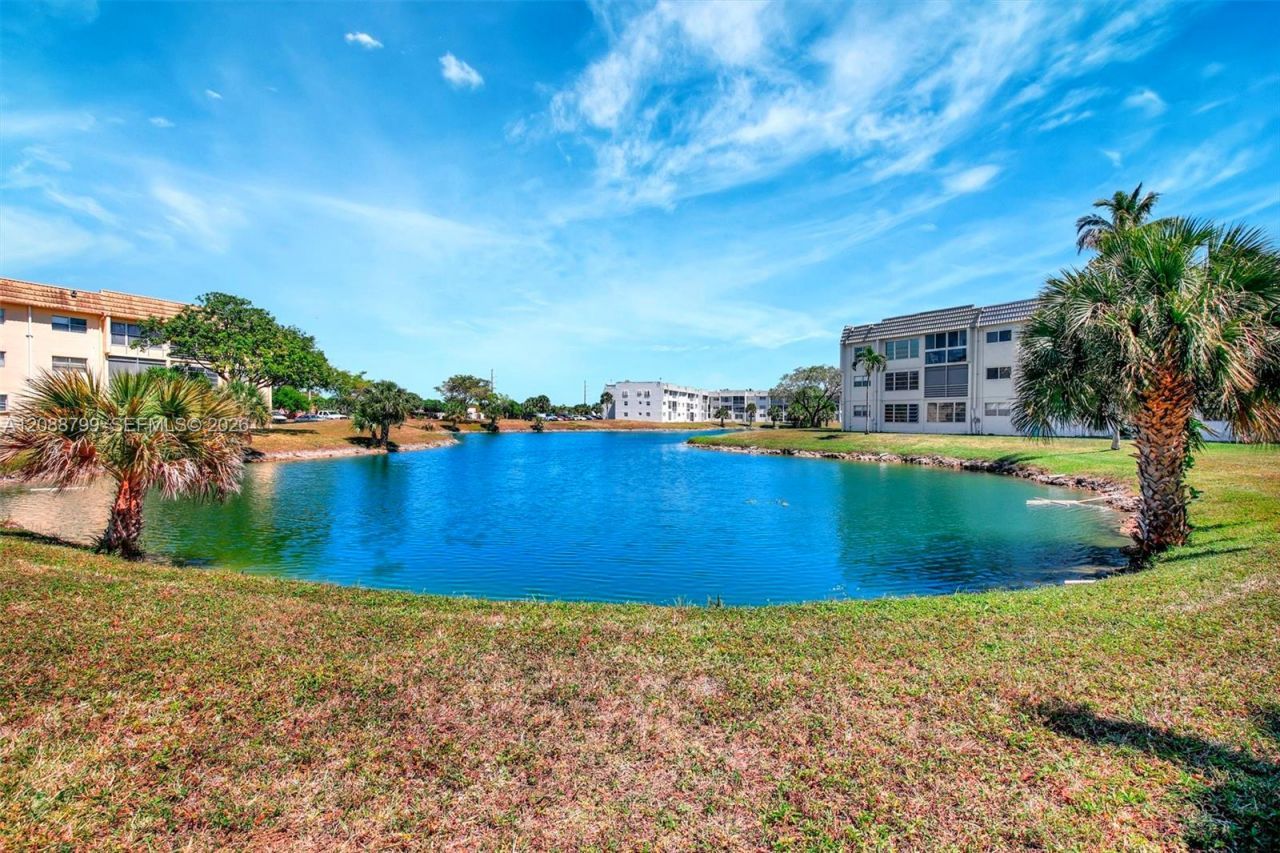 8400 Sunrise Lakes Blvd, Unit 312, Sunrise, FL 33322 Photo