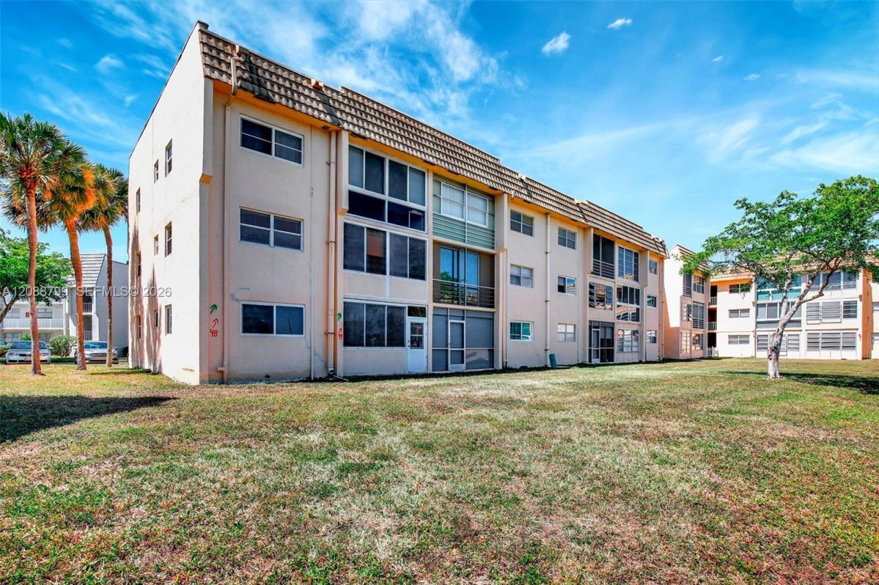 8400 Sunrise Lakes Blvd, Unit 312, Sunrise, FL 33322 Photo
