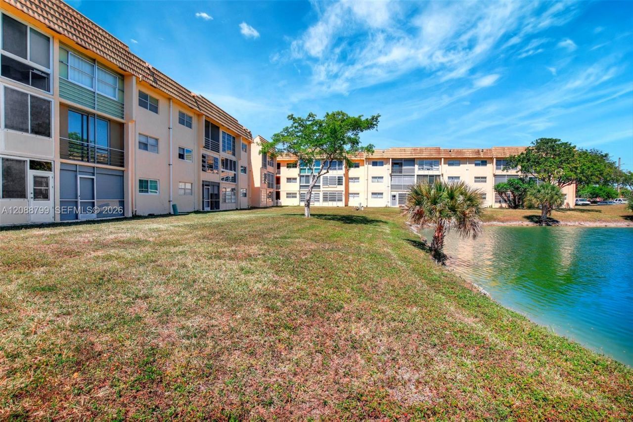 8400 Sunrise Lakes Blvd, Unit 312, Sunrise, FL 33322 Photo