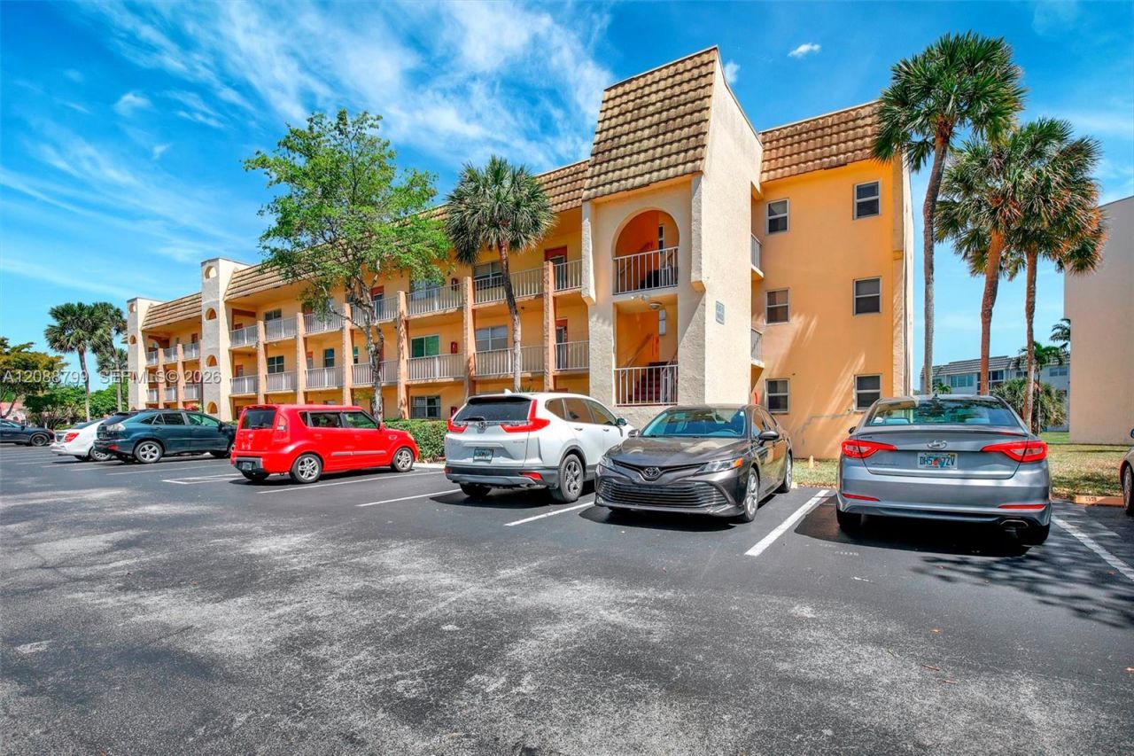8400 Sunrise Lakes Blvd, Unit 312, Sunrise, FL 33322 Photo