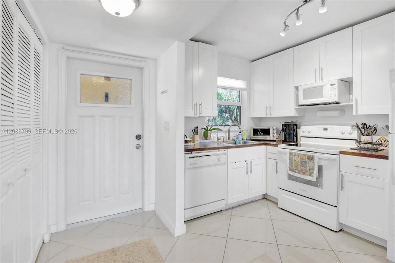 8400 Sunrise Lakes Blvd, Unit 312, Sunrise, FL 33322 Photo