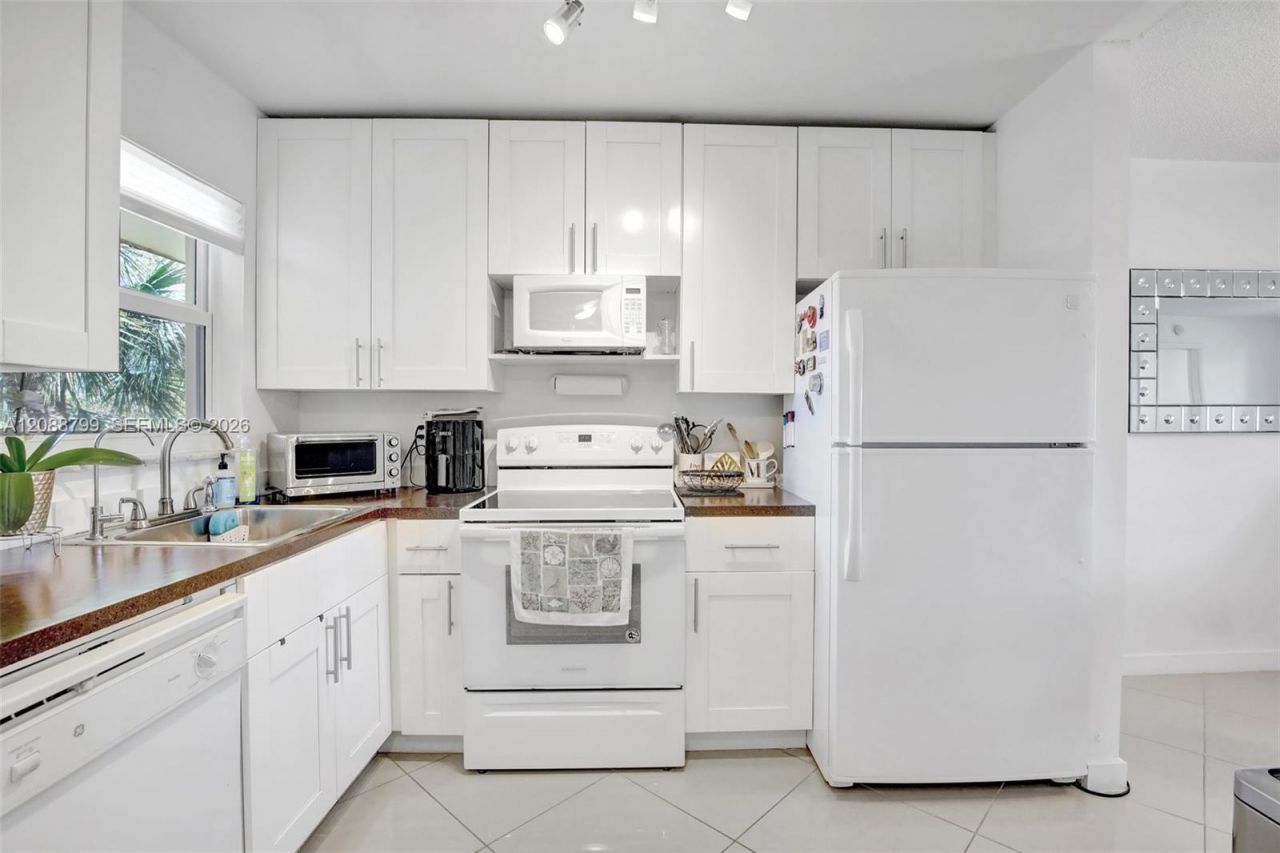 8400 Sunrise Lakes Blvd, Unit 312, Sunrise, FL 33322 Photo