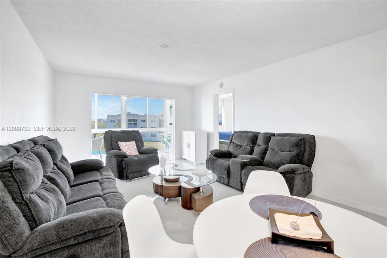8400 Sunrise Lakes Blvd, Unit 312, Sunrise, FL 33322 Photo