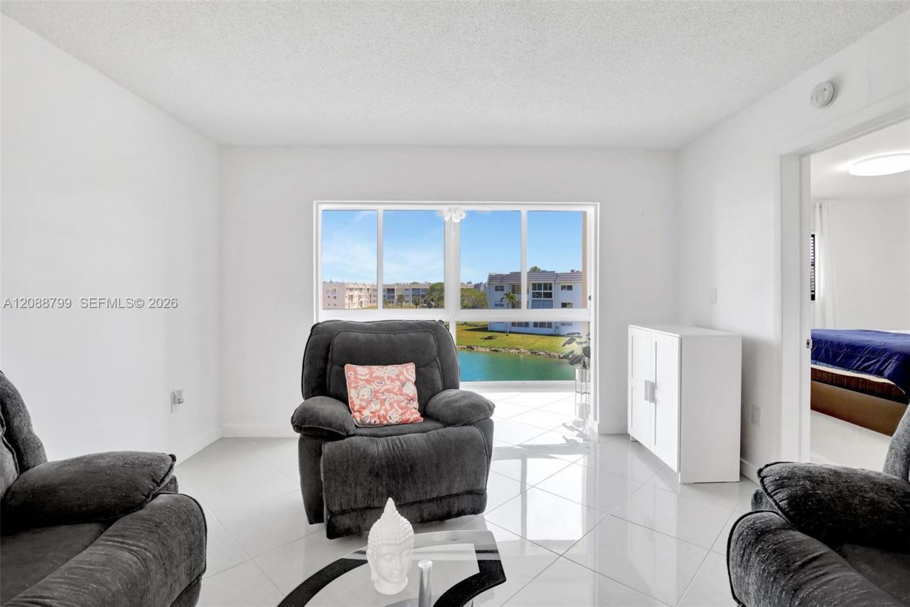 8400 Sunrise Lakes Blvd, Unit 312, Sunrise, FL 33322 Photo