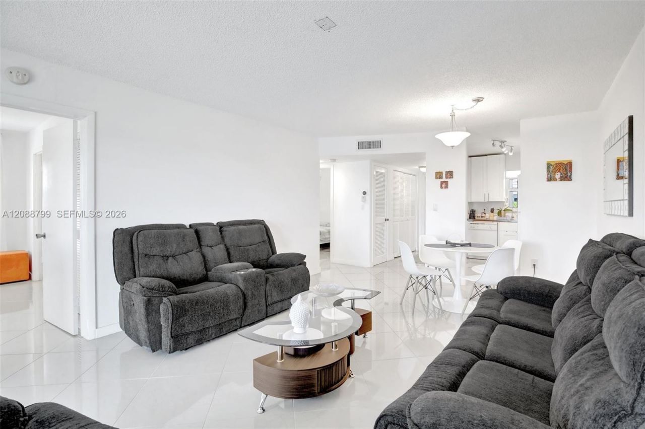 8400 Sunrise Lakes Blvd, Unit 312, Sunrise, FL 33322 Photo