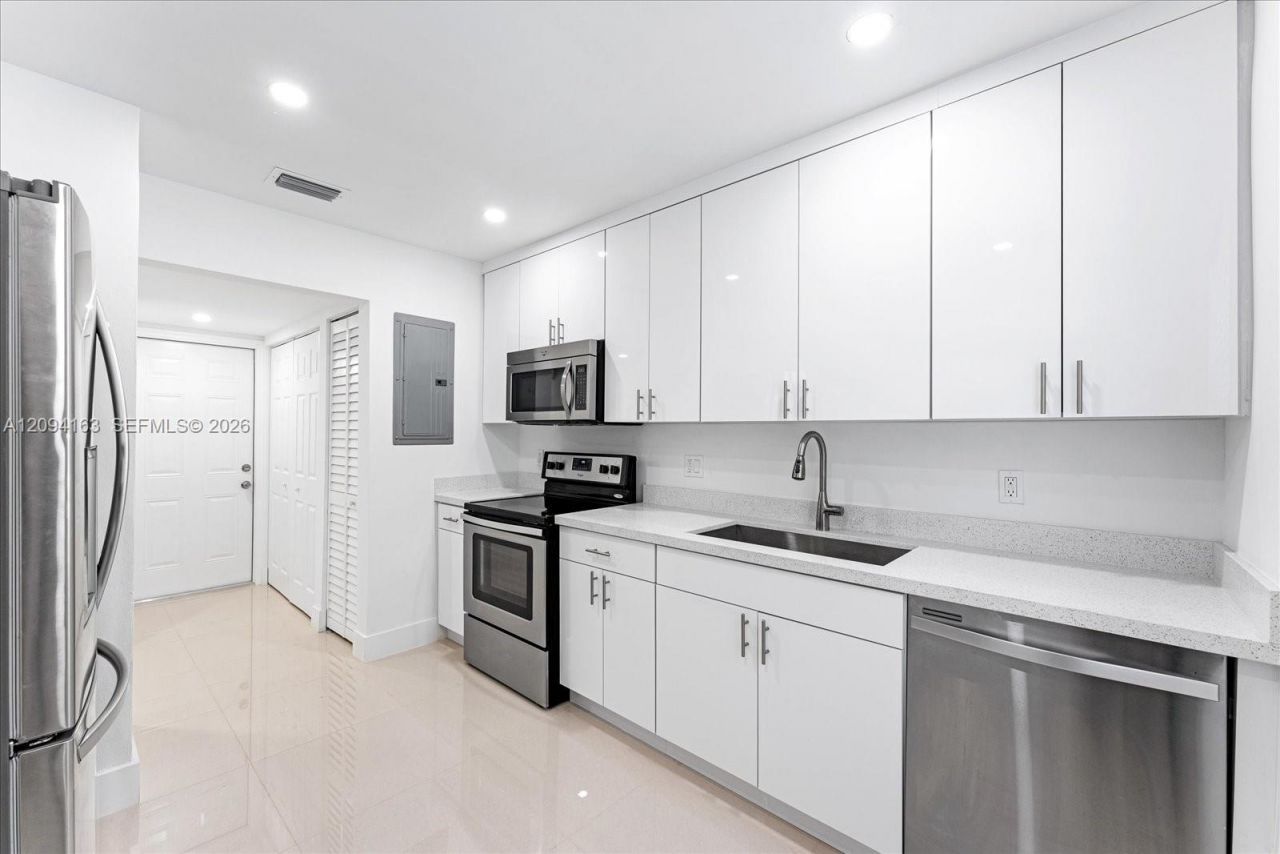 3619 S Le Jeune Rd, Unit 2, Coral Gables, FL 33134 Photo
