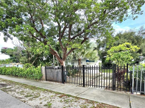 1220 NE 128th St , North Miami, FL 33161