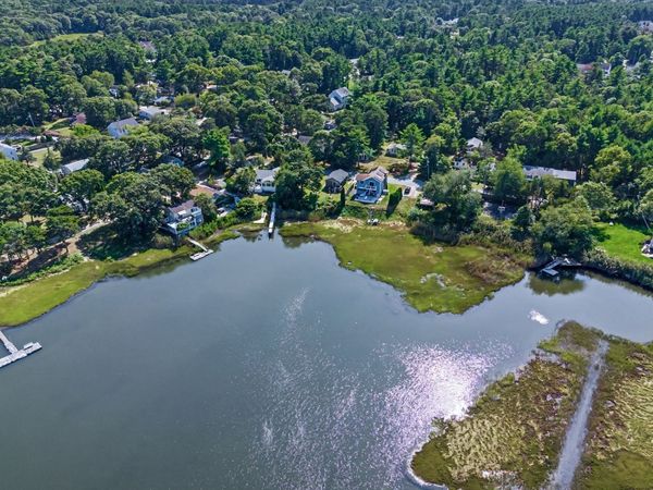 28 Arlington Rd, Wareham, MA 02571