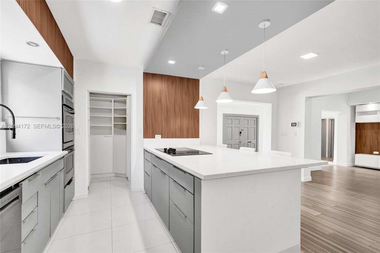 4726 Alton Rd , Miami Beach, FL 33140 Photo
