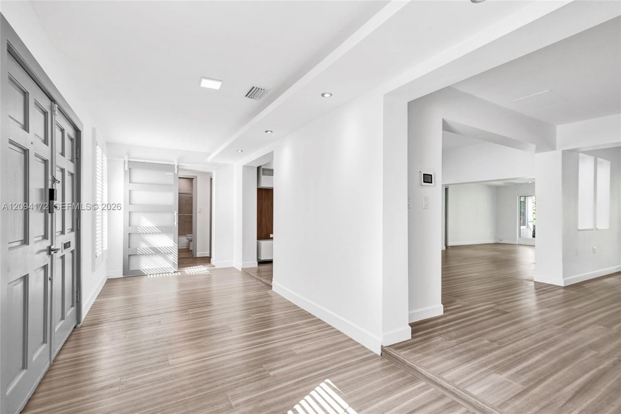 4726 Alton Rd , Miami Beach, FL 33140 Photo