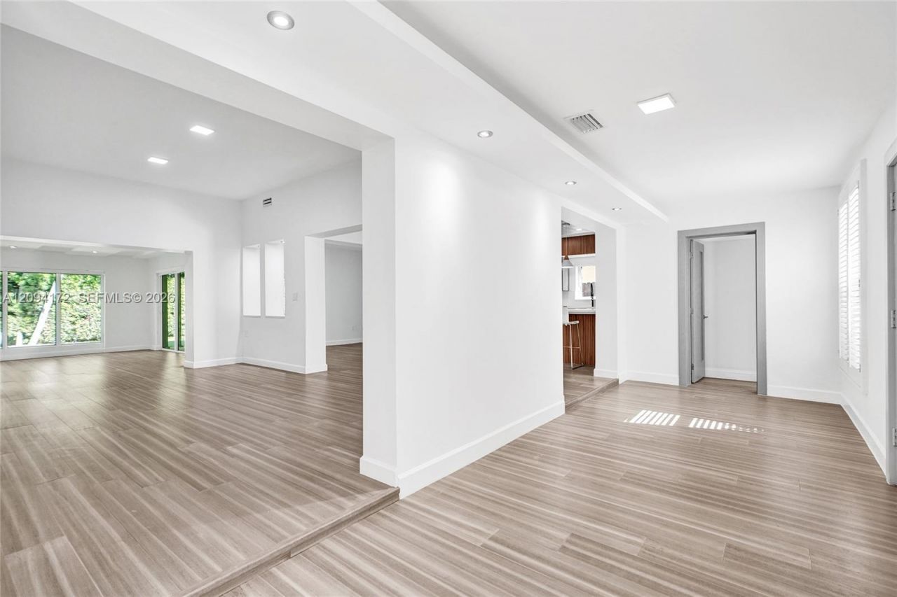 4726 Alton Rd , Miami Beach, FL 33140 Photo