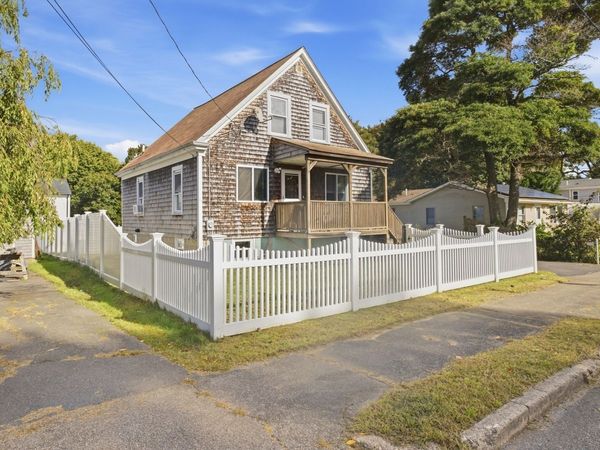 38 Gifford Ave, Dartmouth, MA 02747