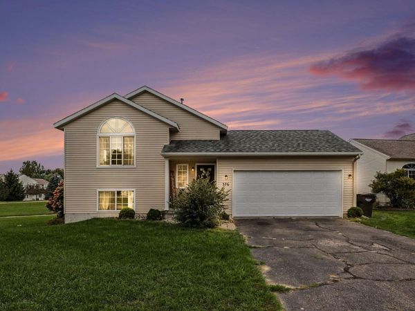 376 Prairie Run Drive NE, Cedar Springs, MI 49319