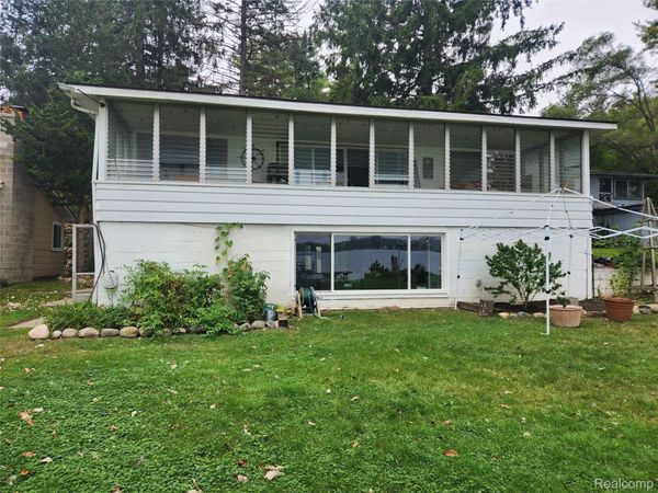 8463 Hillpoint Drive , Hamburg Township, Mi 48116