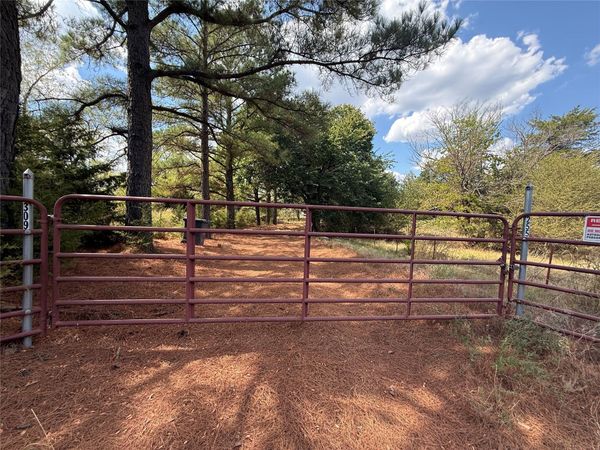 309 M L Collins Road , Hartshorne, OK 74547