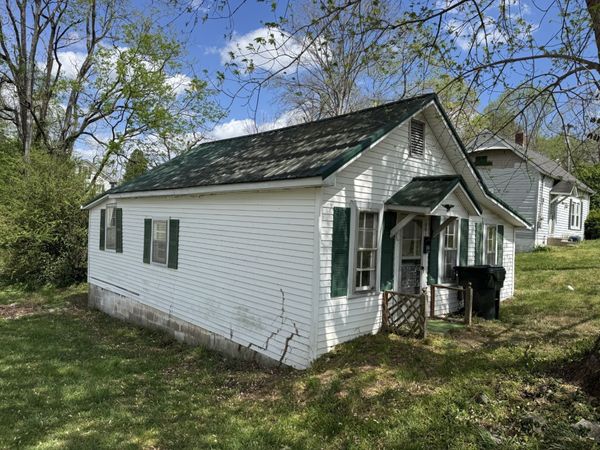501 W Chestnut St , Dickson, TN 37055