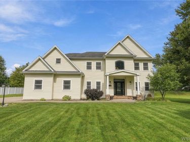 7526 Milestrip Road , Orchard Park, NY 14127
