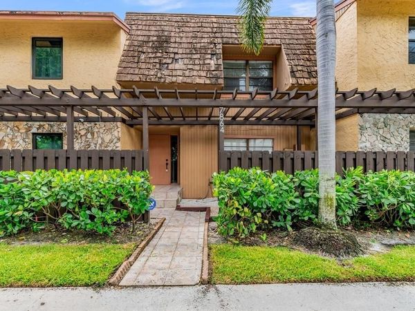 7864 NW 12TH Street, Plantation, FL 33322