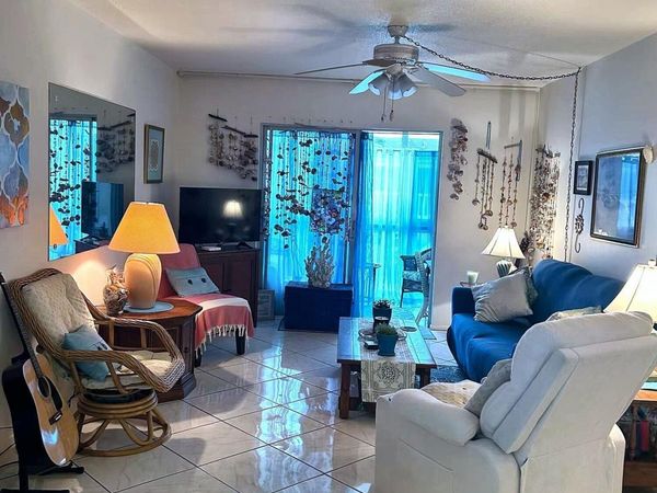 2131 NE 1st Court NE, Unit 204, Boynton Beach, FL 33435