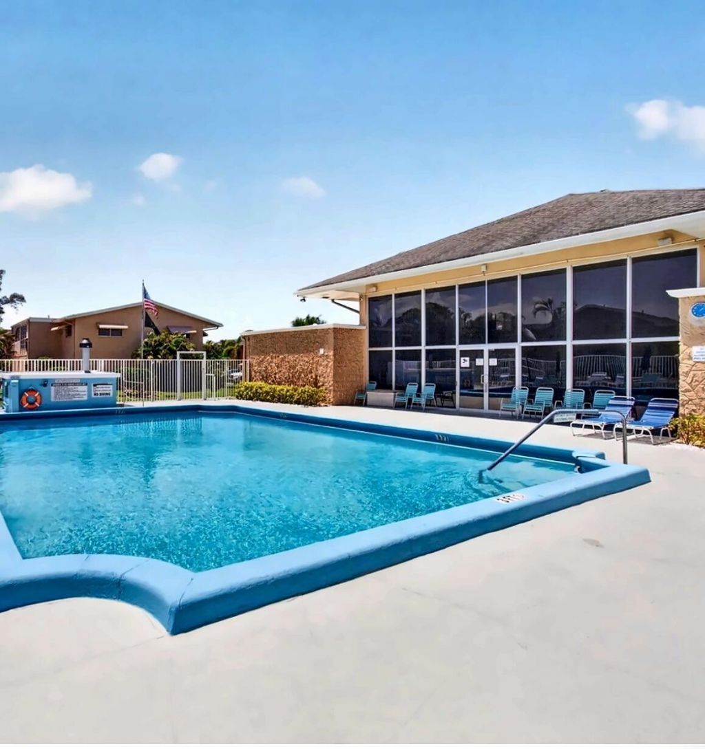 2131 NE 1st Court Ne, Unit 204, Boynton Beach, FL 33435 Photo