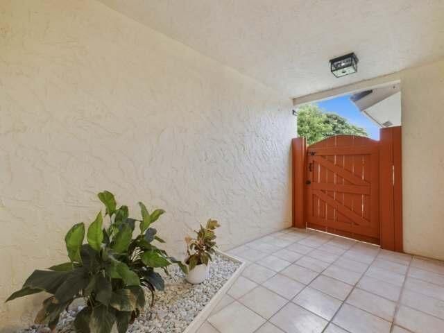 1800 Embassy Drive, Unit 132, West Palm Beach, FL 33401 Photo
