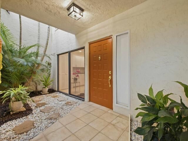 1800 Embassy Drive, Unit 132, West Palm Beach, FL 33401 Photo