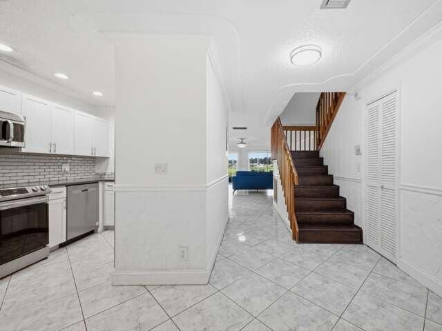 1800 Embassy Drive, Unit 132, West Palm Beach, FL 33401 Photo
