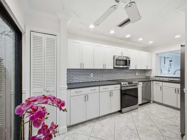 1800 Embassy Drive, Unit 132, West Palm Beach, FL 33401 Photo