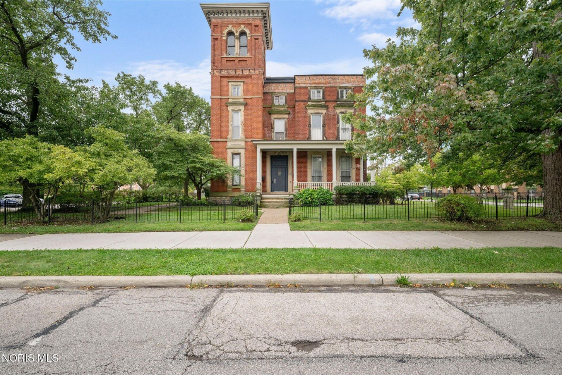 802 N Huron Street, Toledo, OH 43604 Main Photo