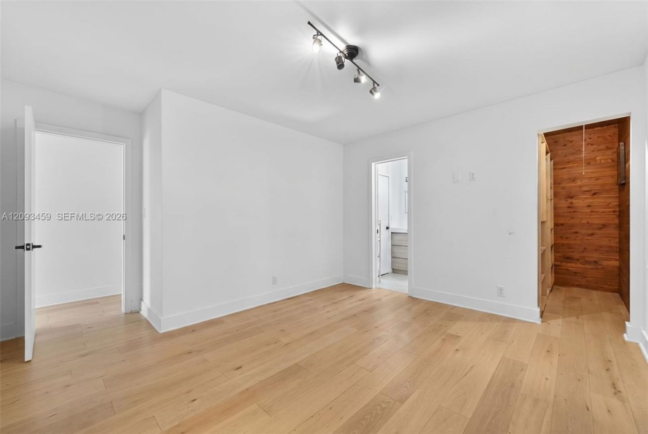 4353 Alton Rd , Miami Beach, FL 33140 Photo
