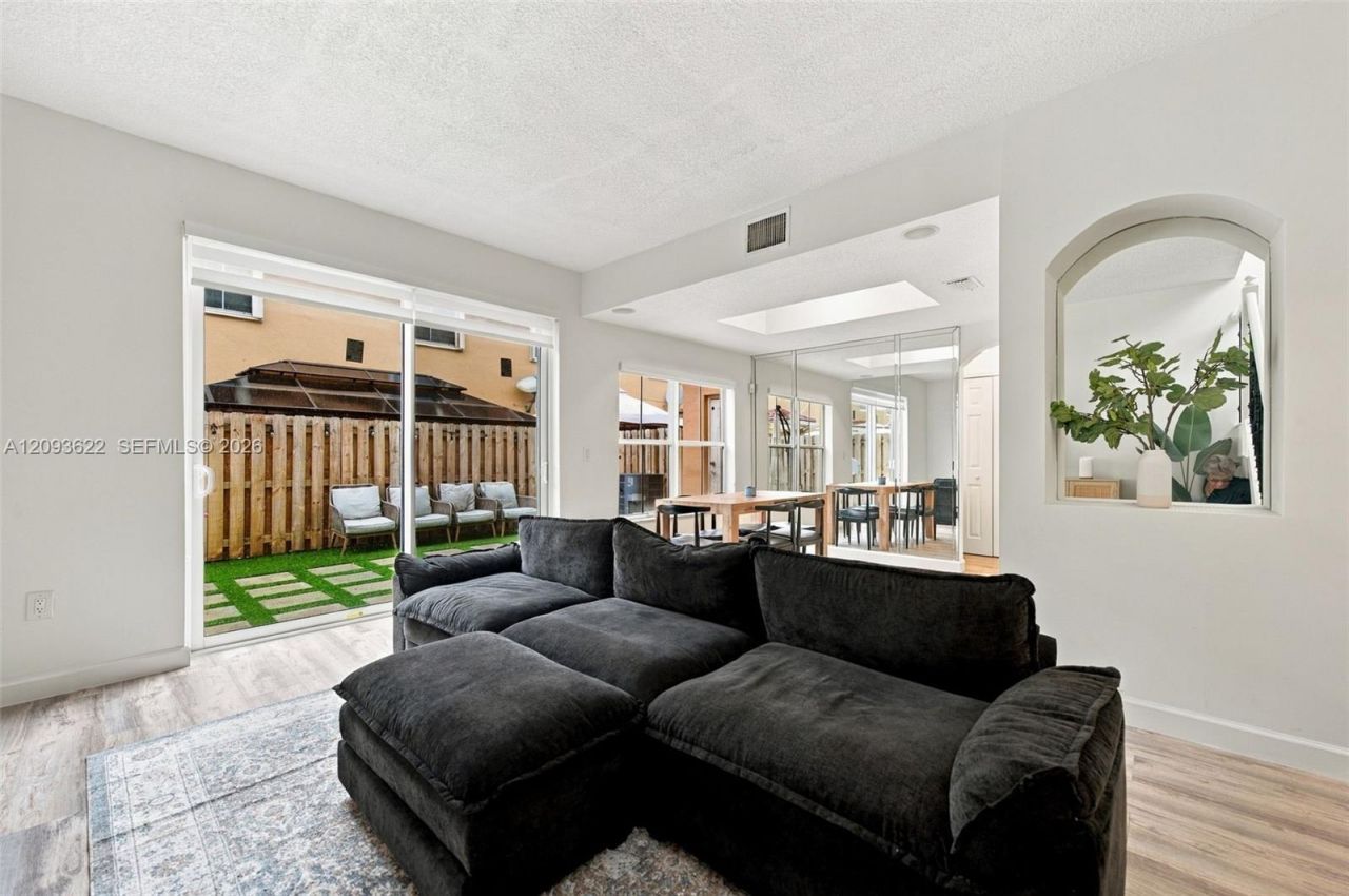 8531 NW 139th Ter, Unit 1406, Miami Lakes, FL 33016 Photo