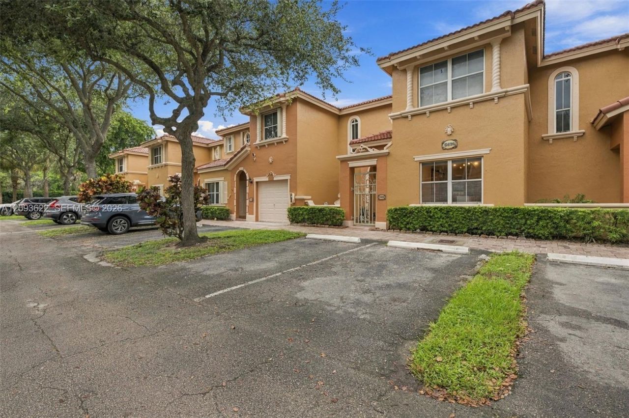 8531 NW 139th Ter, Unit 1406, Miami Lakes, FL 33016 Photo