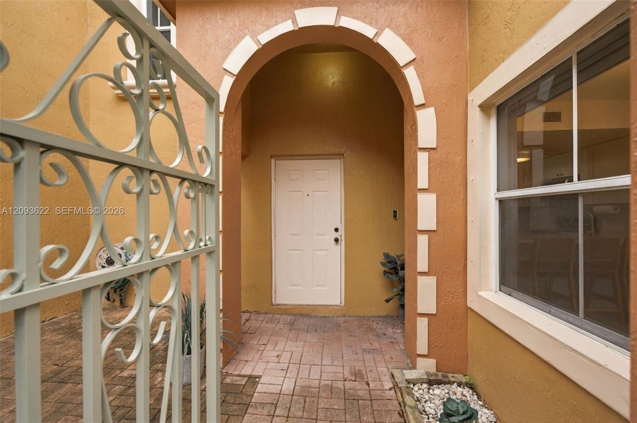 8531 NW 139th Ter, Unit 1406, Miami Lakes, FL 33016 Photo