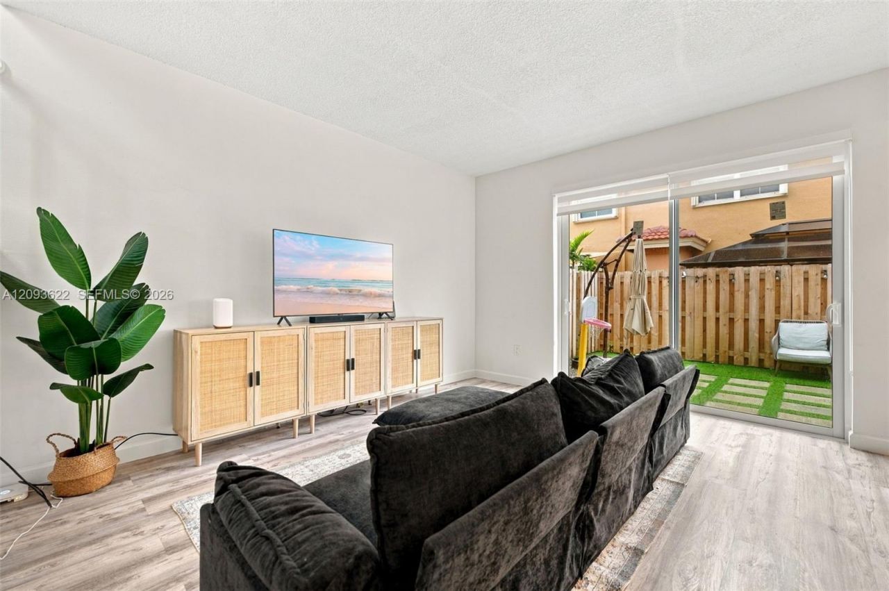 8531 NW 139th Ter, Unit 1406, Miami Lakes, FL 33016 Photo