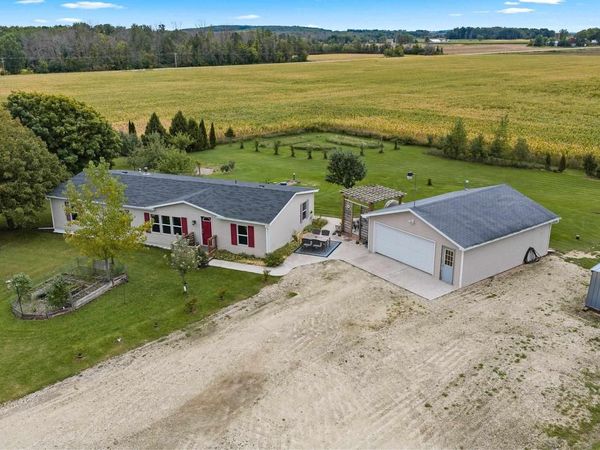 E1035 BADER ROAD, Luxemburg, WI 54217