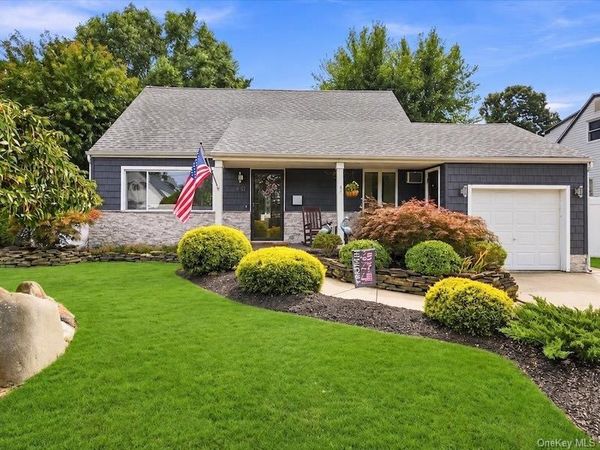 40 Greenwood Drive , North Babylon, NY 11703