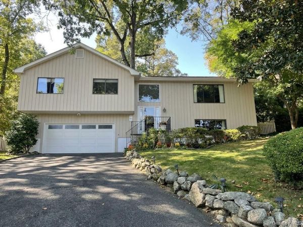 44 Hillside Lane, New Rochelle, NY 10804